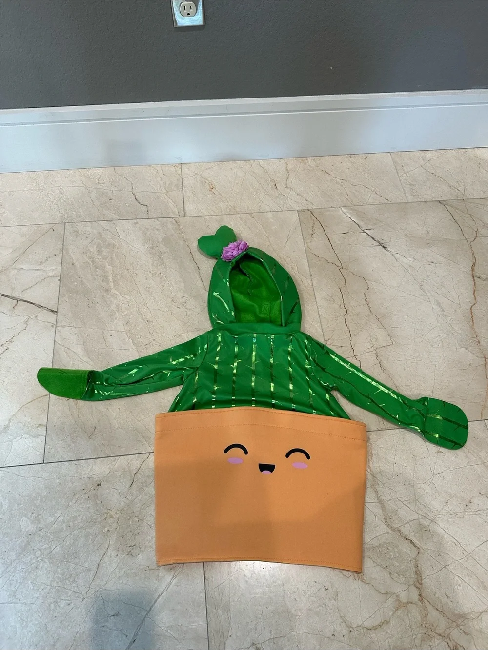 Halloween costume cactus from target Sz 2T-3T NWOT
